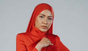 PELAKON Zara Zya mengingatkan wanita dan lelaki menjaga batasan pergaulan bagi mengelakkan diri terjebak hubungan terlarang.
